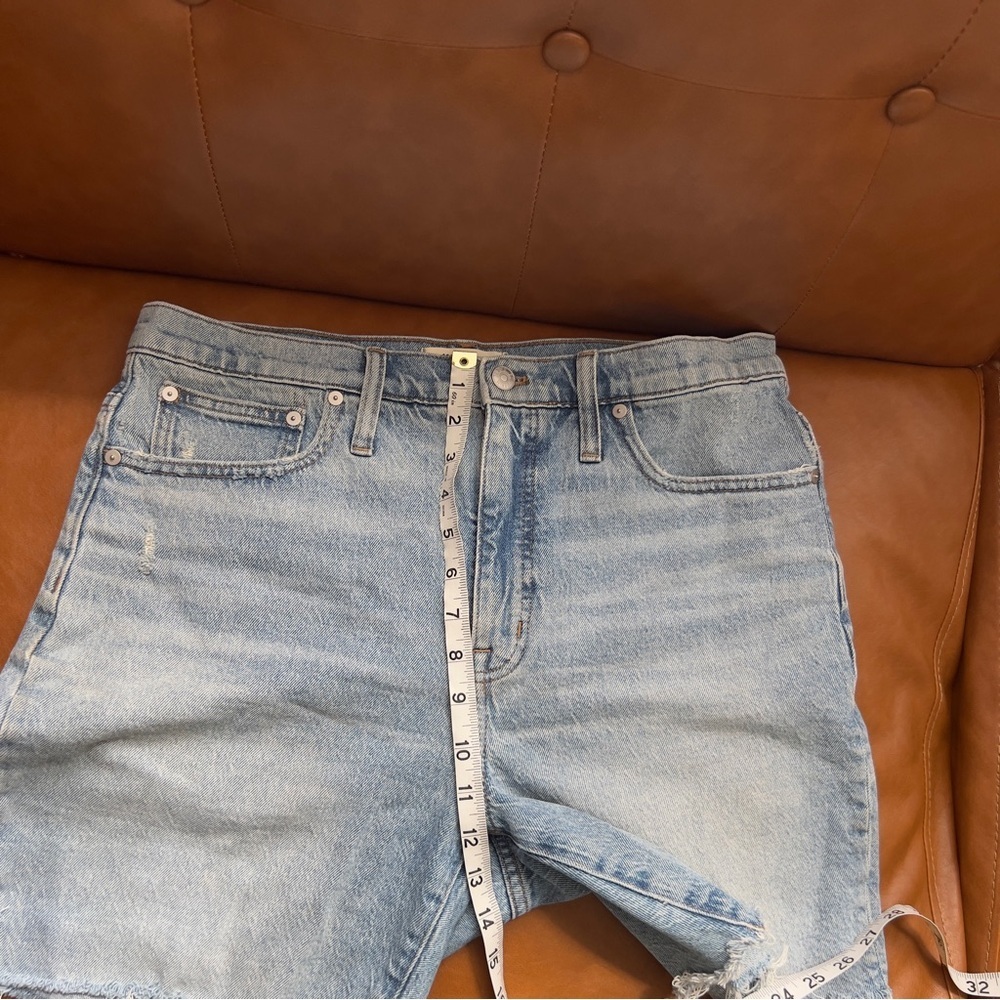 Madewell Women’s Sz 30 High Rise Mid Length Light Blue Denim Shorts Frayed - Picture 8 of 9